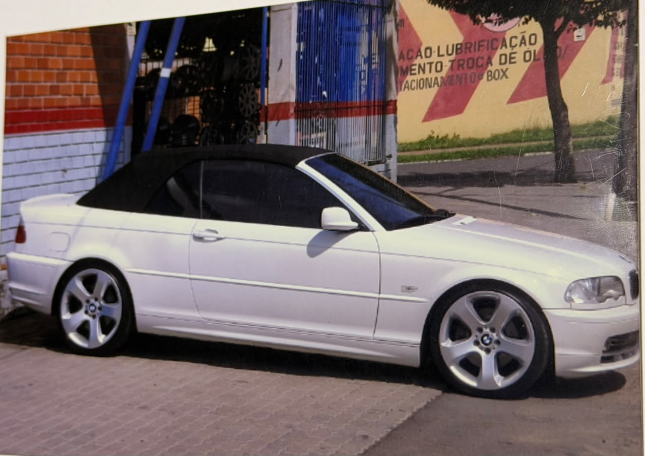 VW Gol grafite com rodas esportivas